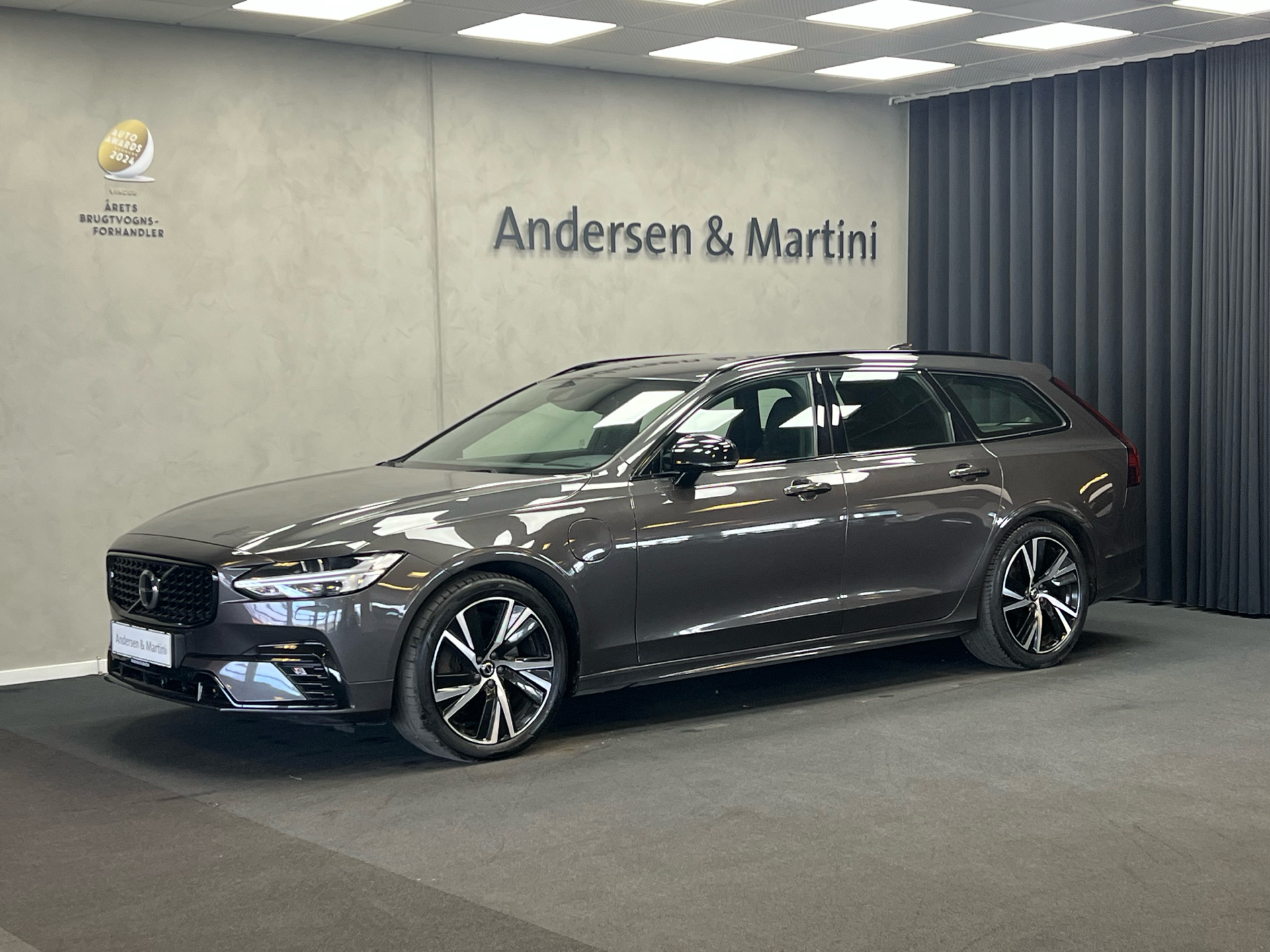 Grå Volvo V90 fra 2021