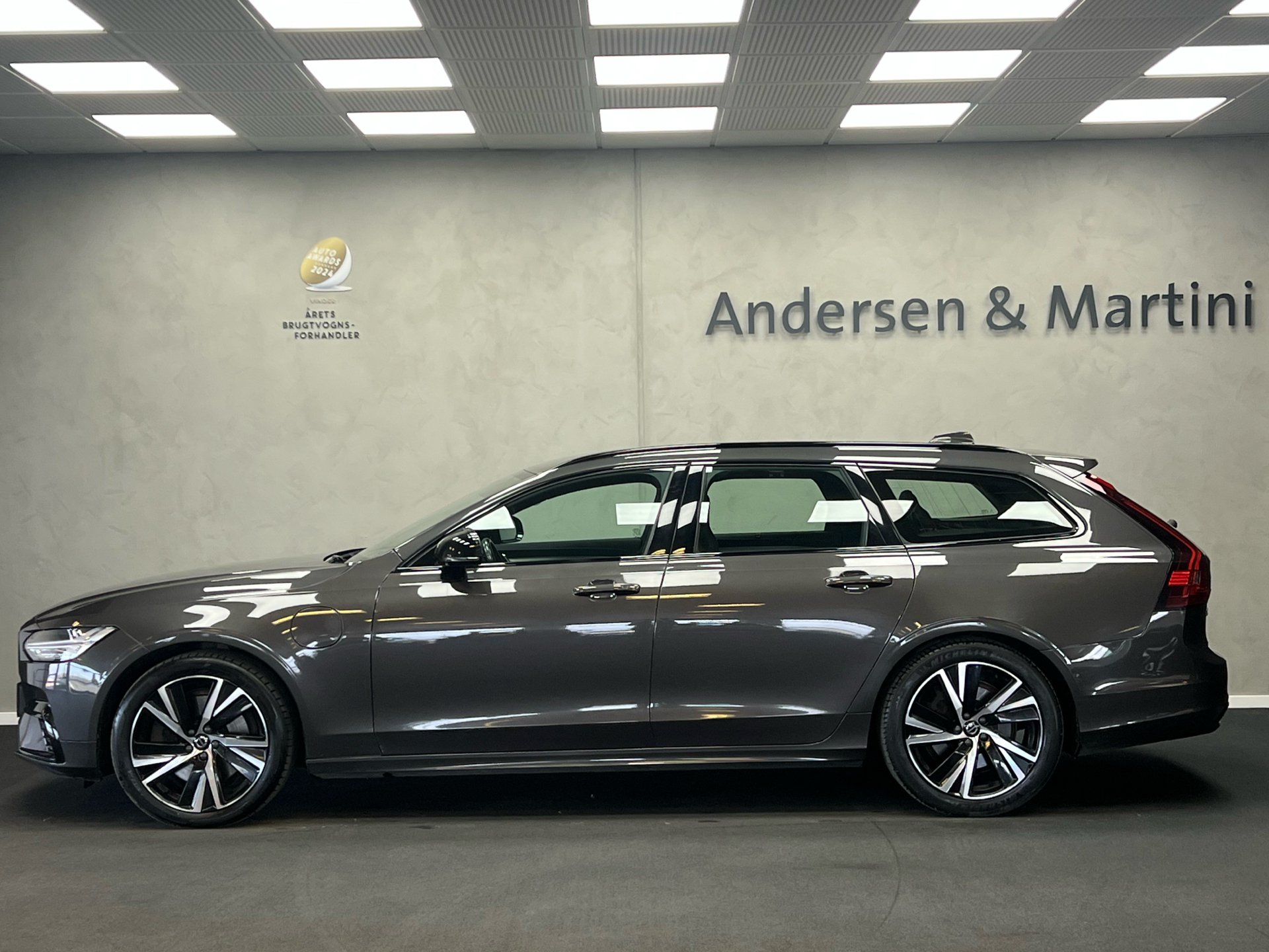 Grå Volvo V90 fra 2021
