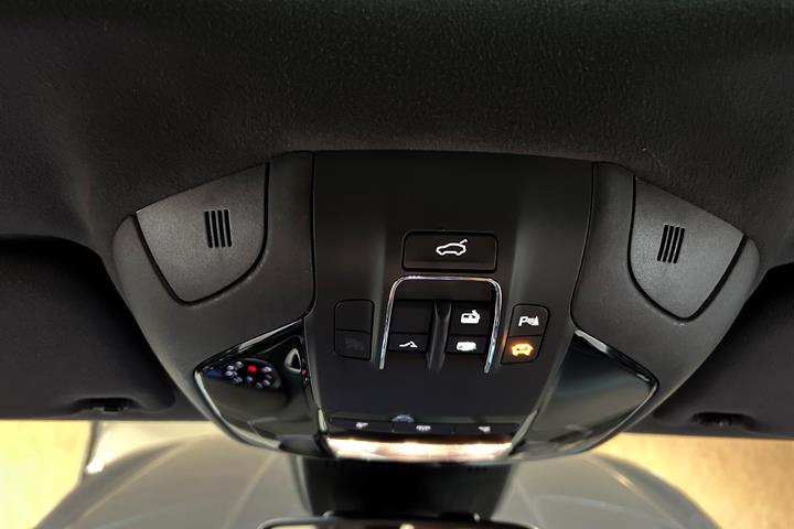 Grå Maserati Ghibli fra 2018