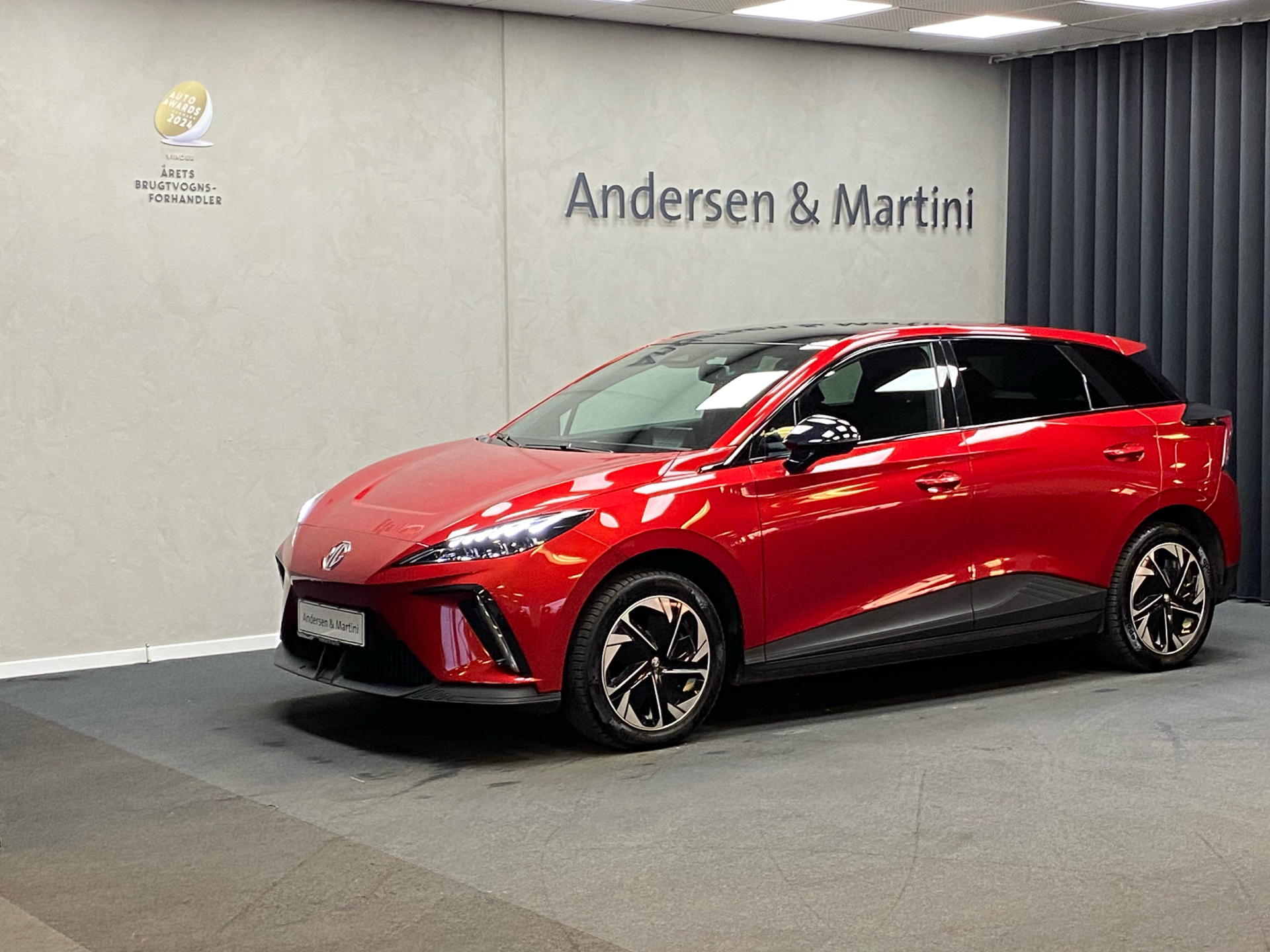 Rød MG MG4 Electric fra 2023 set udefra