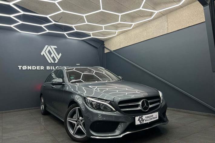 Grå Mercedes C220 d fra 2017 set udefra
