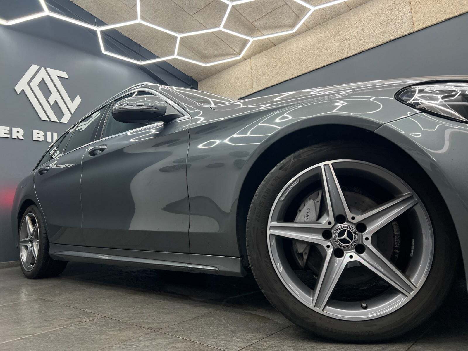 Grå Mercedes C220 d fra 2017