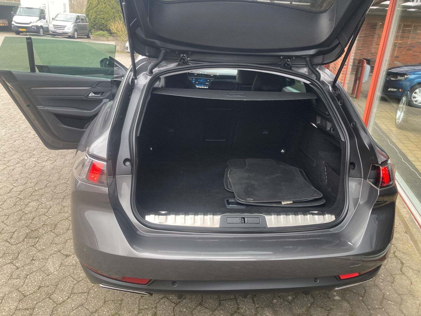 Grå Peugeot 508 fra 2020