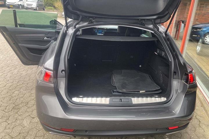 Grå Peugeot 508 fra 2020