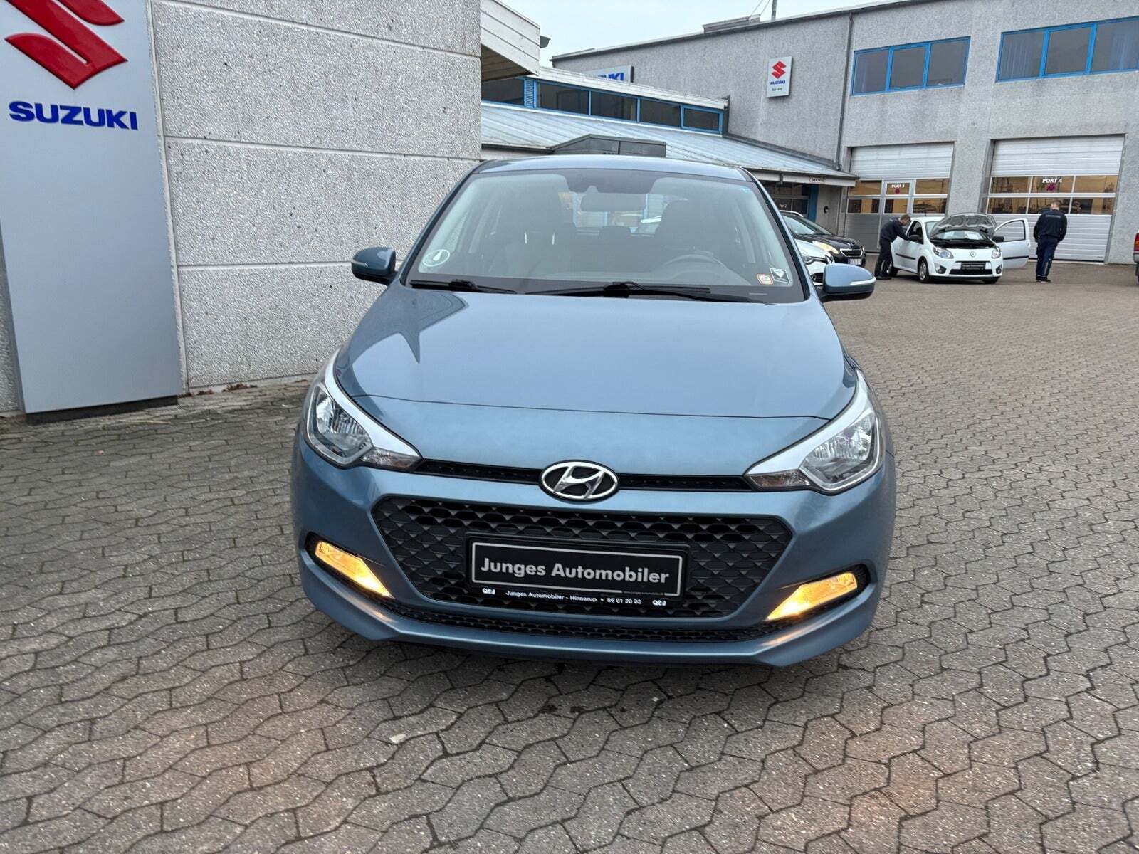Blå Hyundai i20 fra 2017
