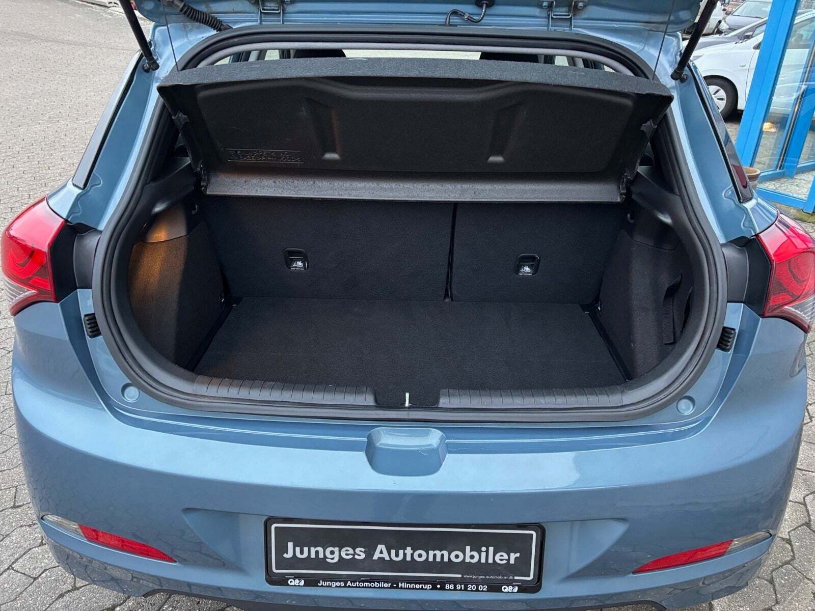 Blå Hyundai i20 fra 2017