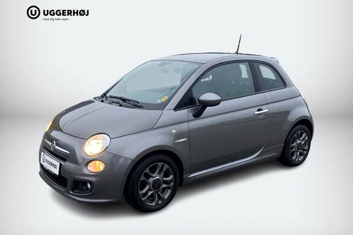 Grå Fiat 500 fra 2015 set udefra