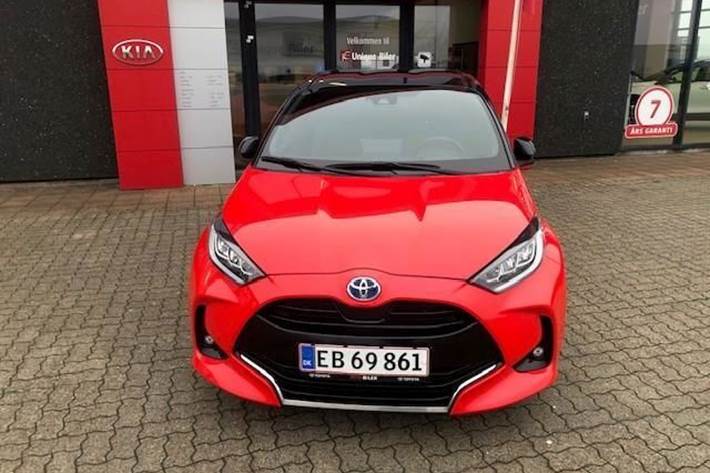 Rød Toyota Yaris fra 2020