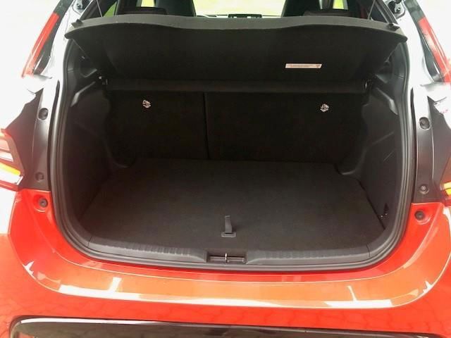 Rød Toyota Yaris fra 2020