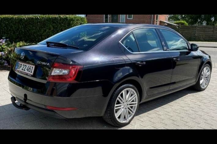 Sort Skoda Octavia fra 2017