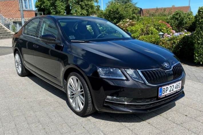 Sort Skoda Octavia fra 2017