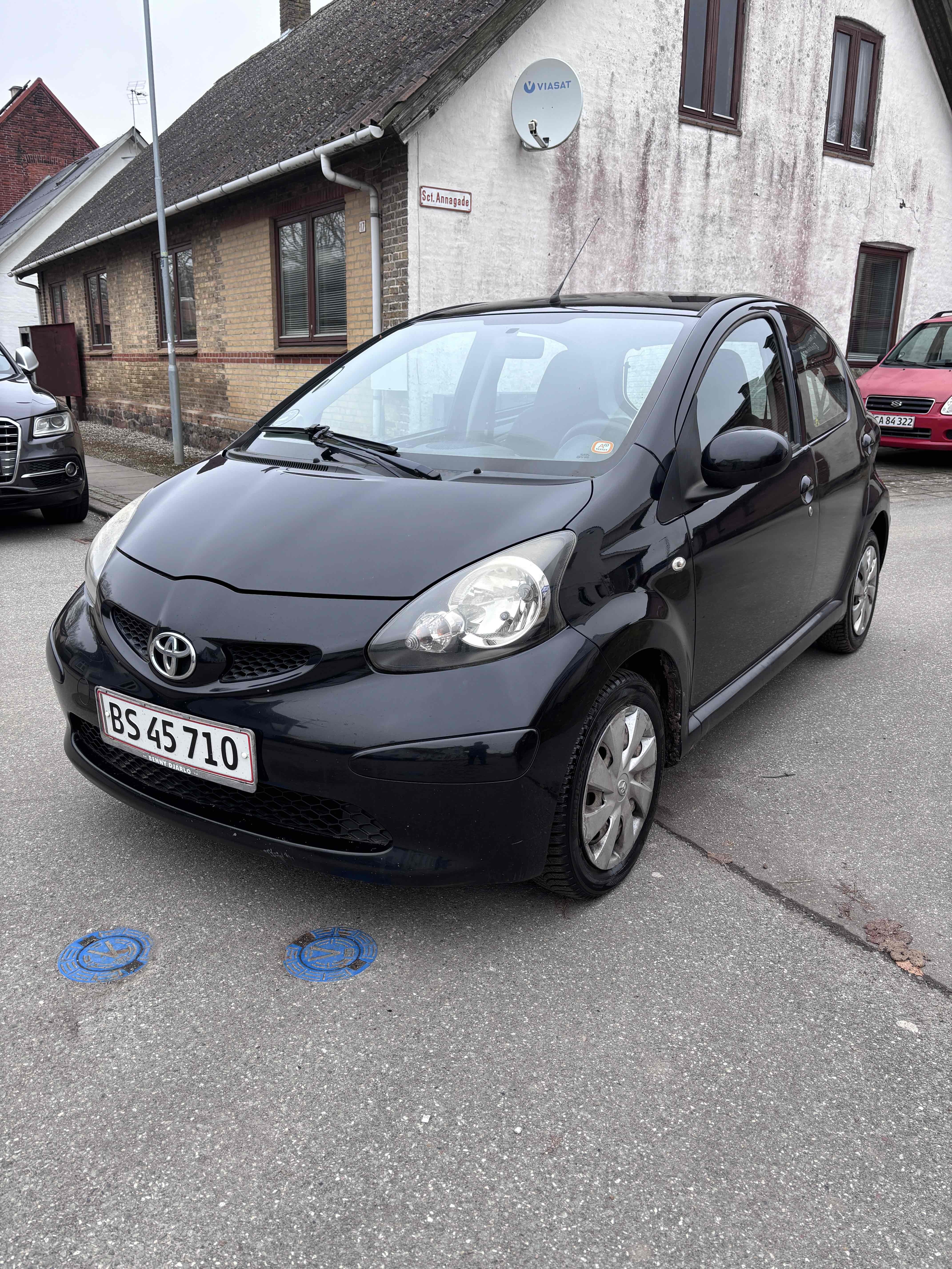 Sort Toyota Aygo fra 2008
