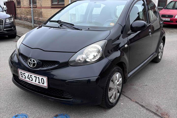 Sort Toyota Aygo fra 2008