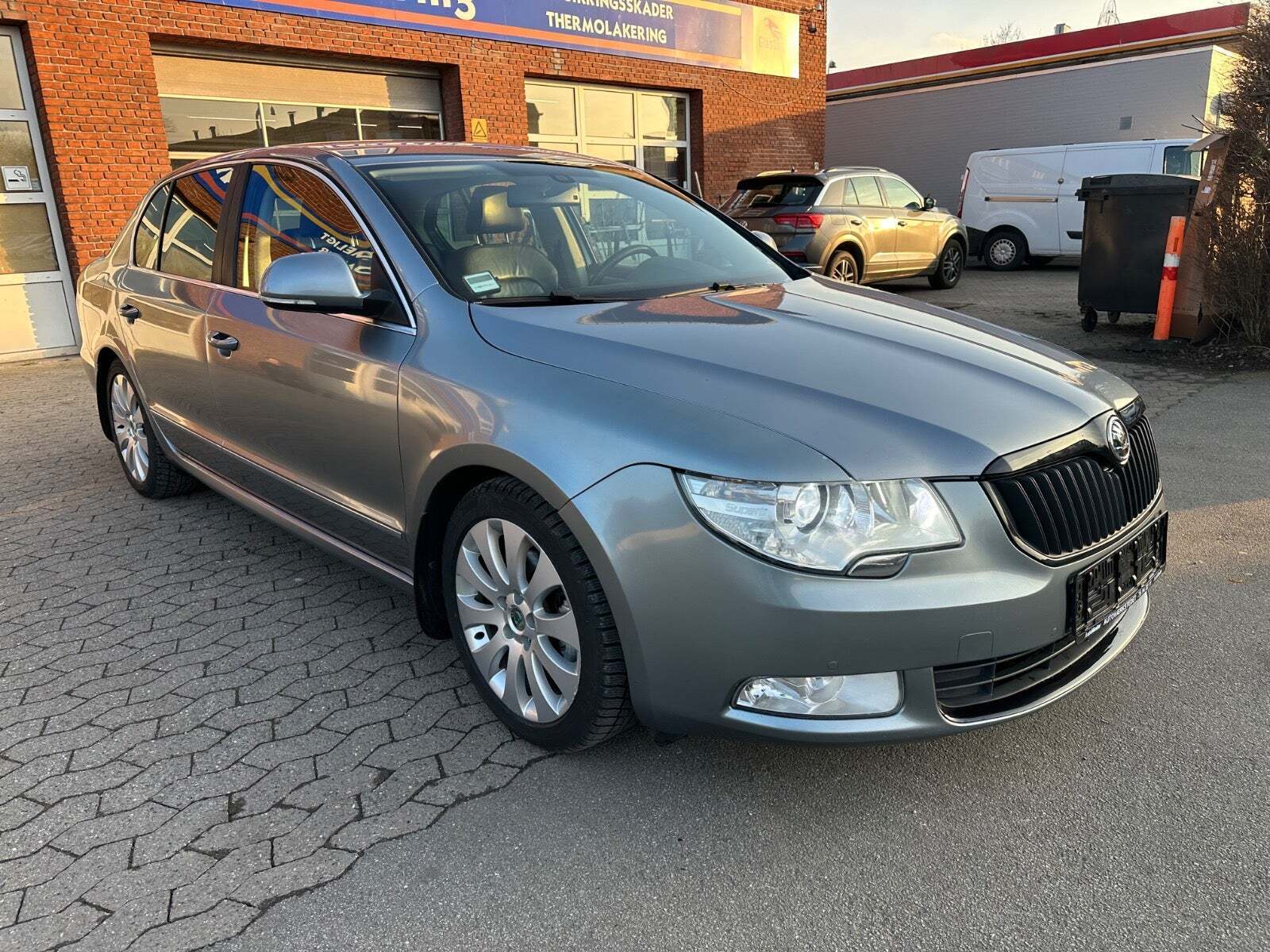 undefined Skoda Superb fra 2011 set udefra