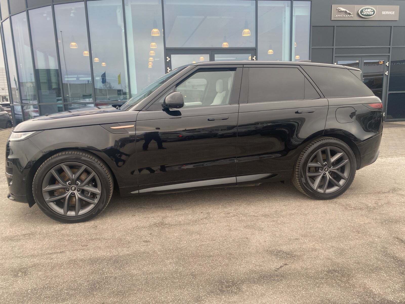 Sort Land Rover Range Rover sport fra 2025