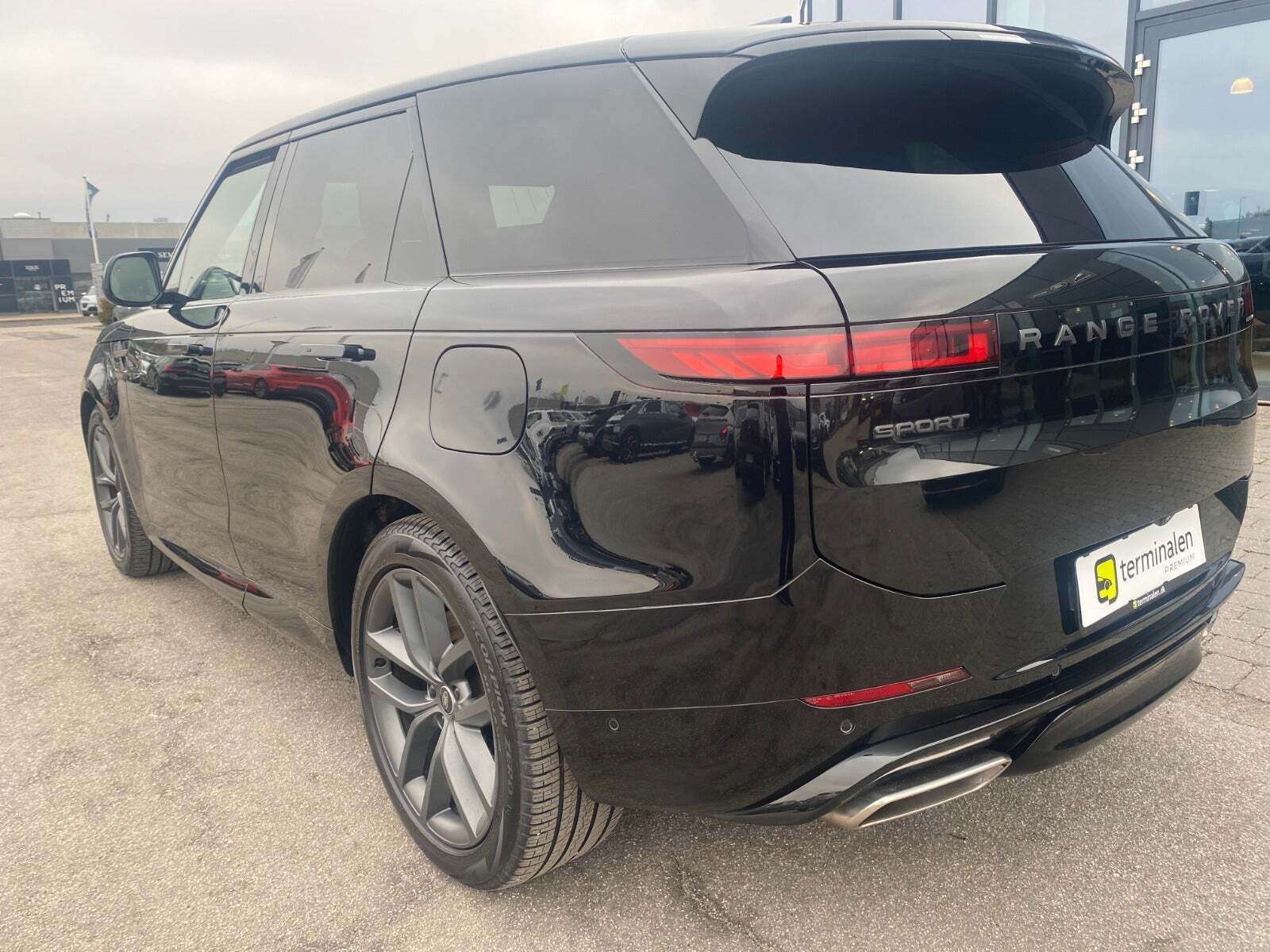 Sort Land Rover Range Rover sport fra 2025