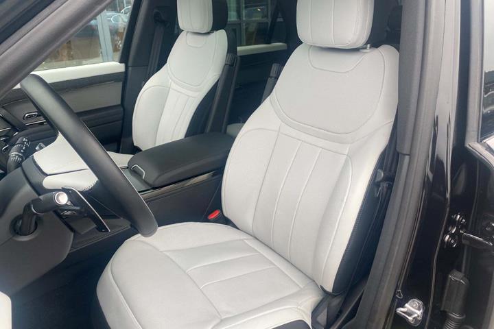 Sort Land Rover Range Rover sport fra 2025
