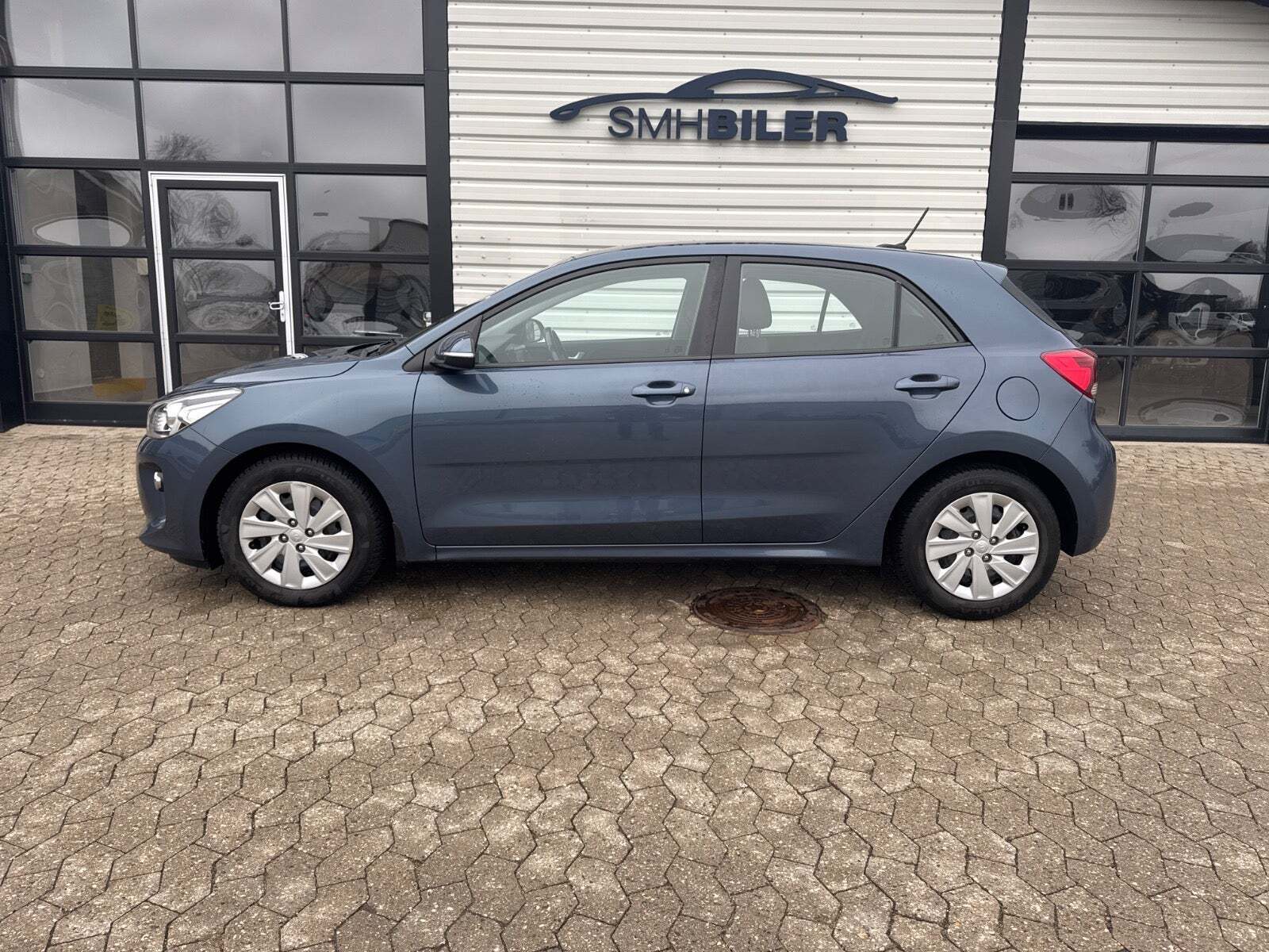 Blå Kia Rio fra 2017