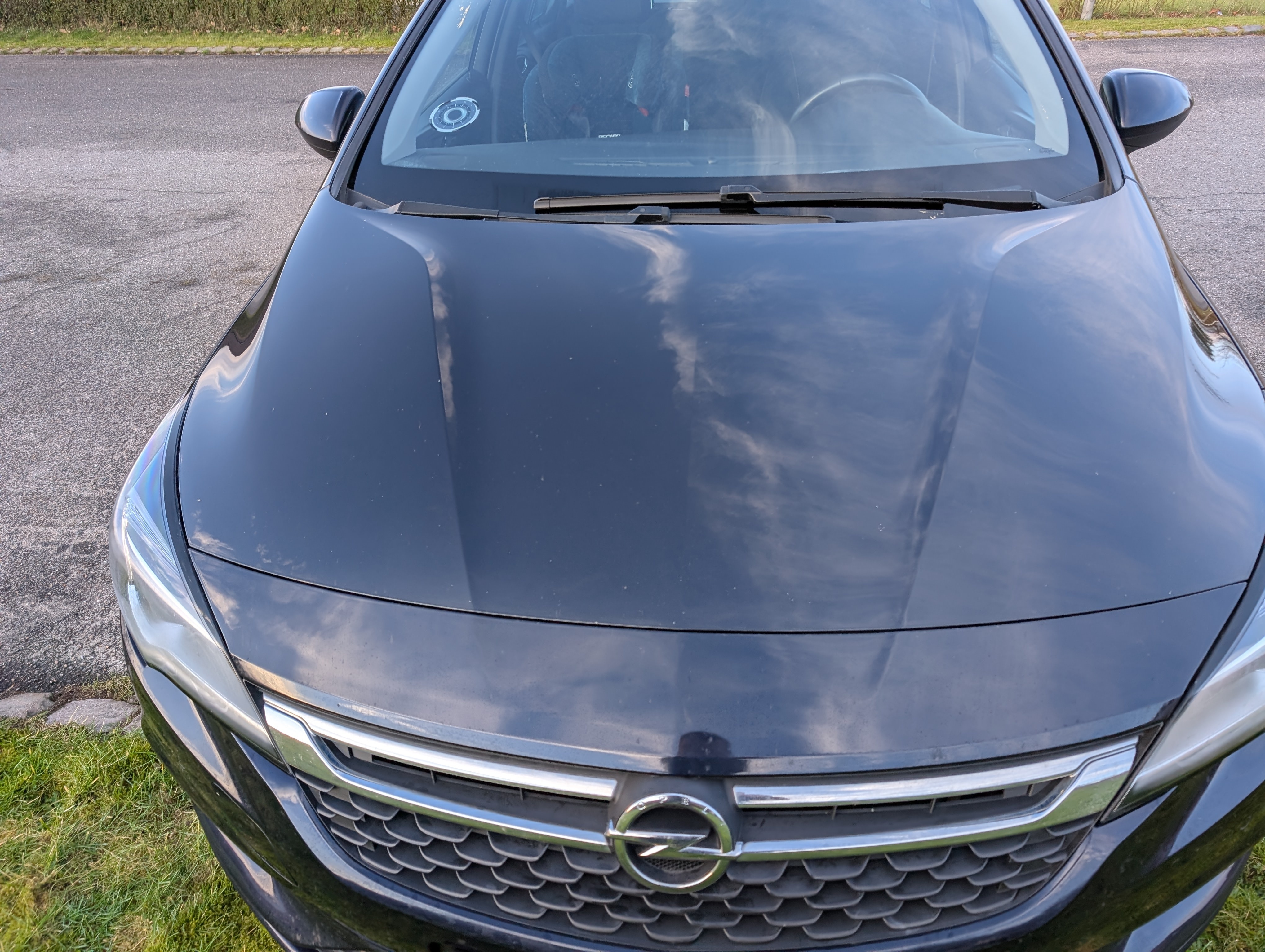 Blå Opel Astra fra 2019
