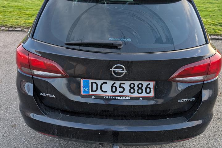 Blå Opel Astra fra 2019