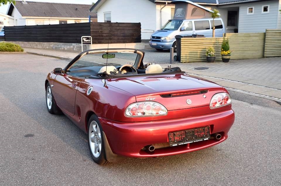 Rød MG F fra 1997