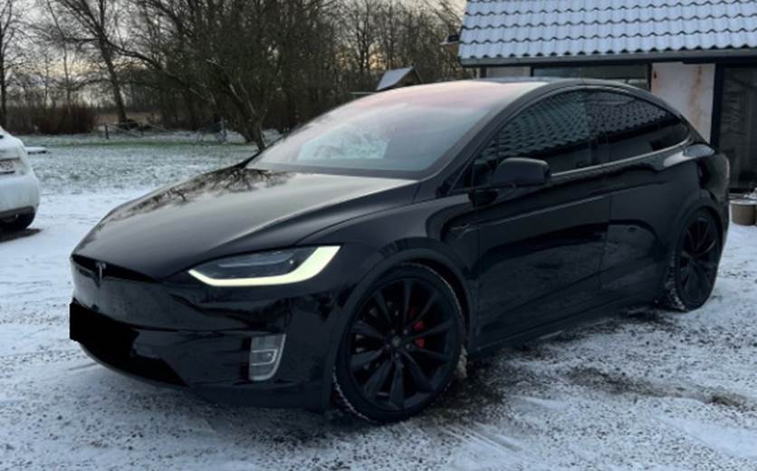 Tesla Model X Ludicrous Performance
