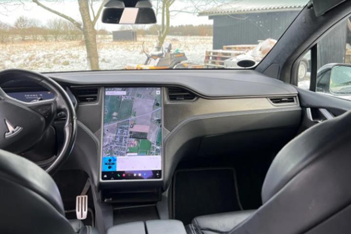 Sort Tesla Model X fra 2019