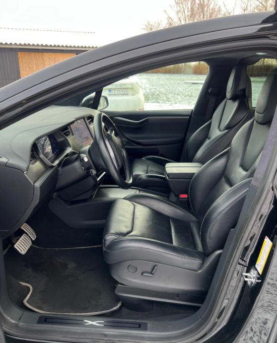 Sort Tesla Model X fra 2019