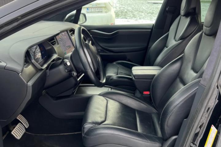 Sort Tesla Model X fra 2019