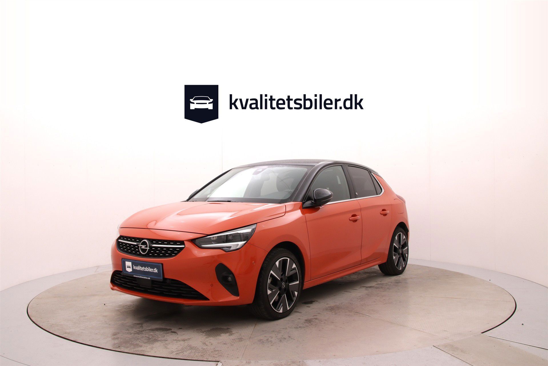 Orange Opel Corsa-e fra 2021 set udefra
