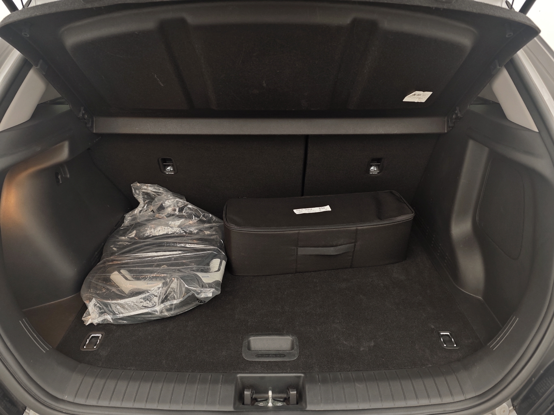 Grå Hyundai Kona fra 2021