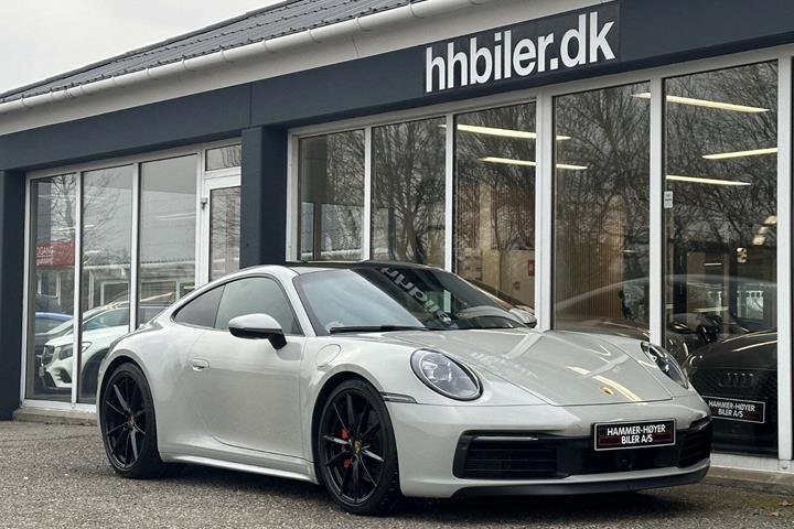 Hvid Porsche 911 Carrera 4S fra 2019 set udefra
