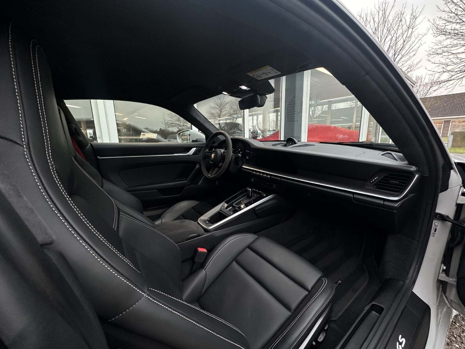 Hvid Porsche 911 Carrera 4S fra 2019