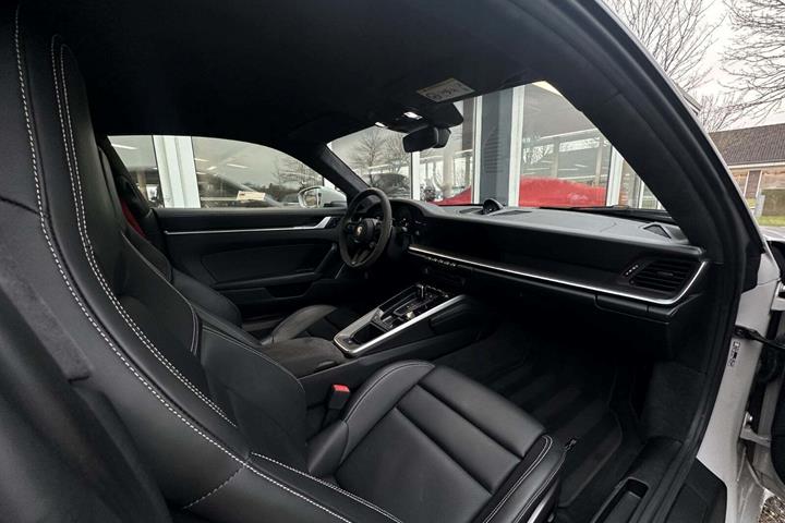 Hvid Porsche 911 Carrera 4S fra 2019
