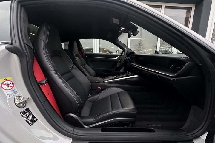 Hvid Porsche 911 Carrera 4S fra 2019