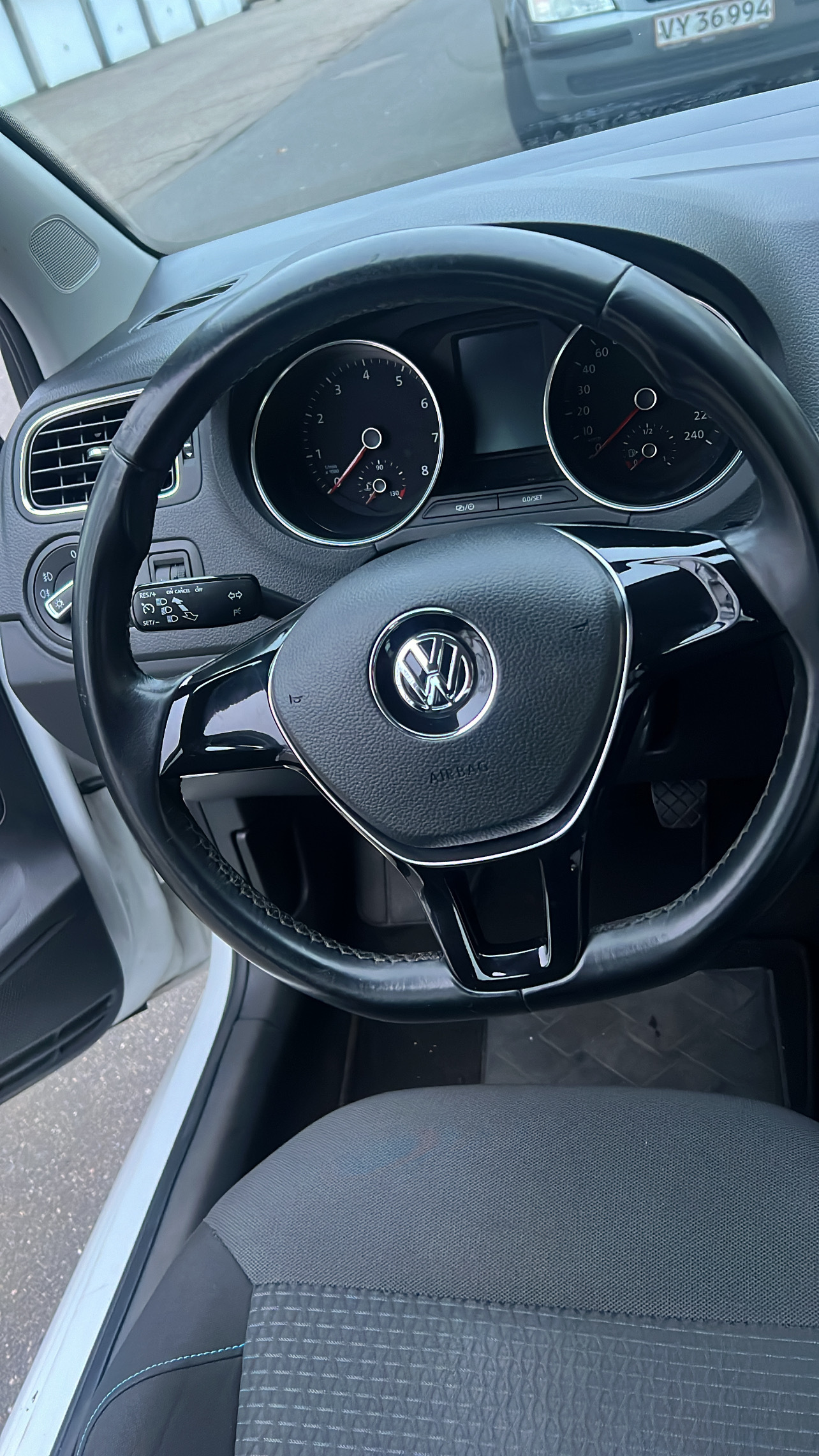 Hvid VW Polo fra 2017