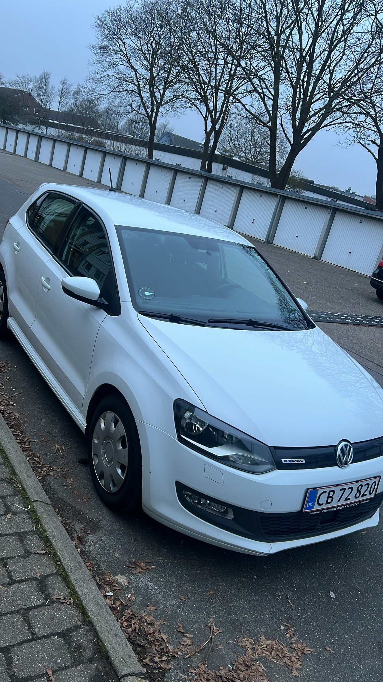 Hvid VW Polo fra 2017