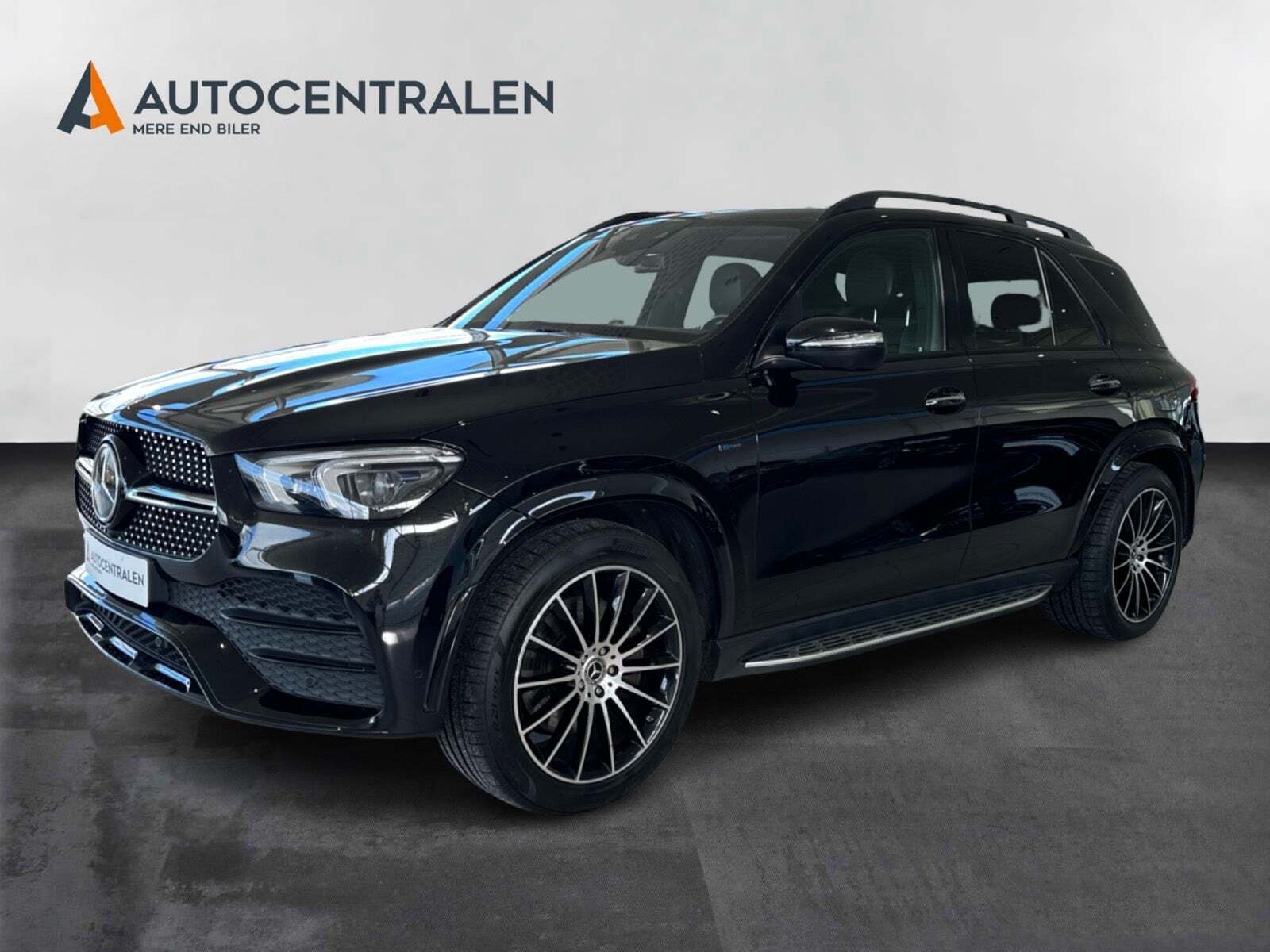 Sort Mercedes GLE350 de fra 2021 set udefra