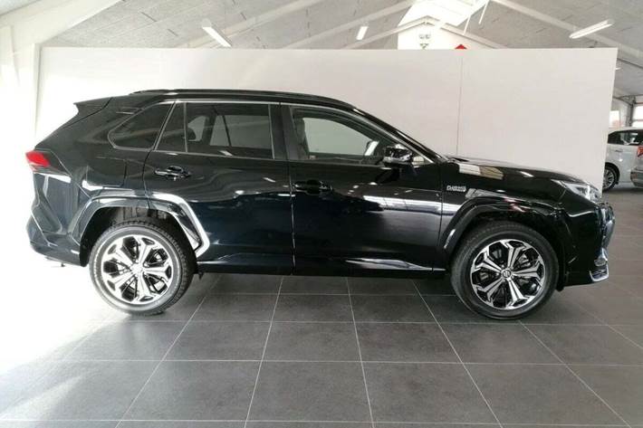 Sort Suzuki Across fra 2020 set udefra