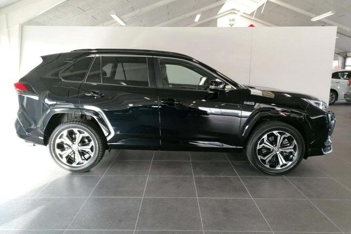 Sort Suzuki Across fra 2020 set udefra