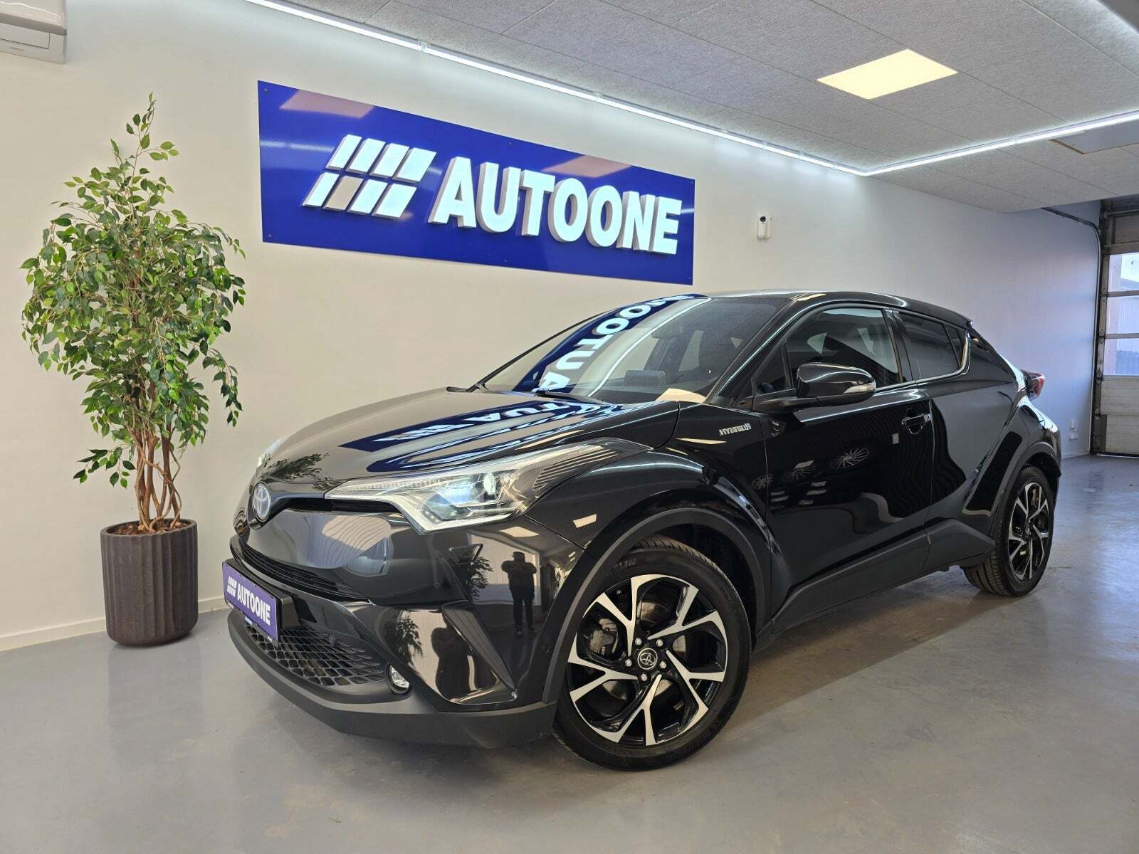 Sort Toyota C-HR fra 2019