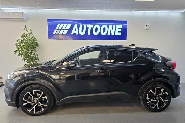 Sort Toyota C-HR fra 2019