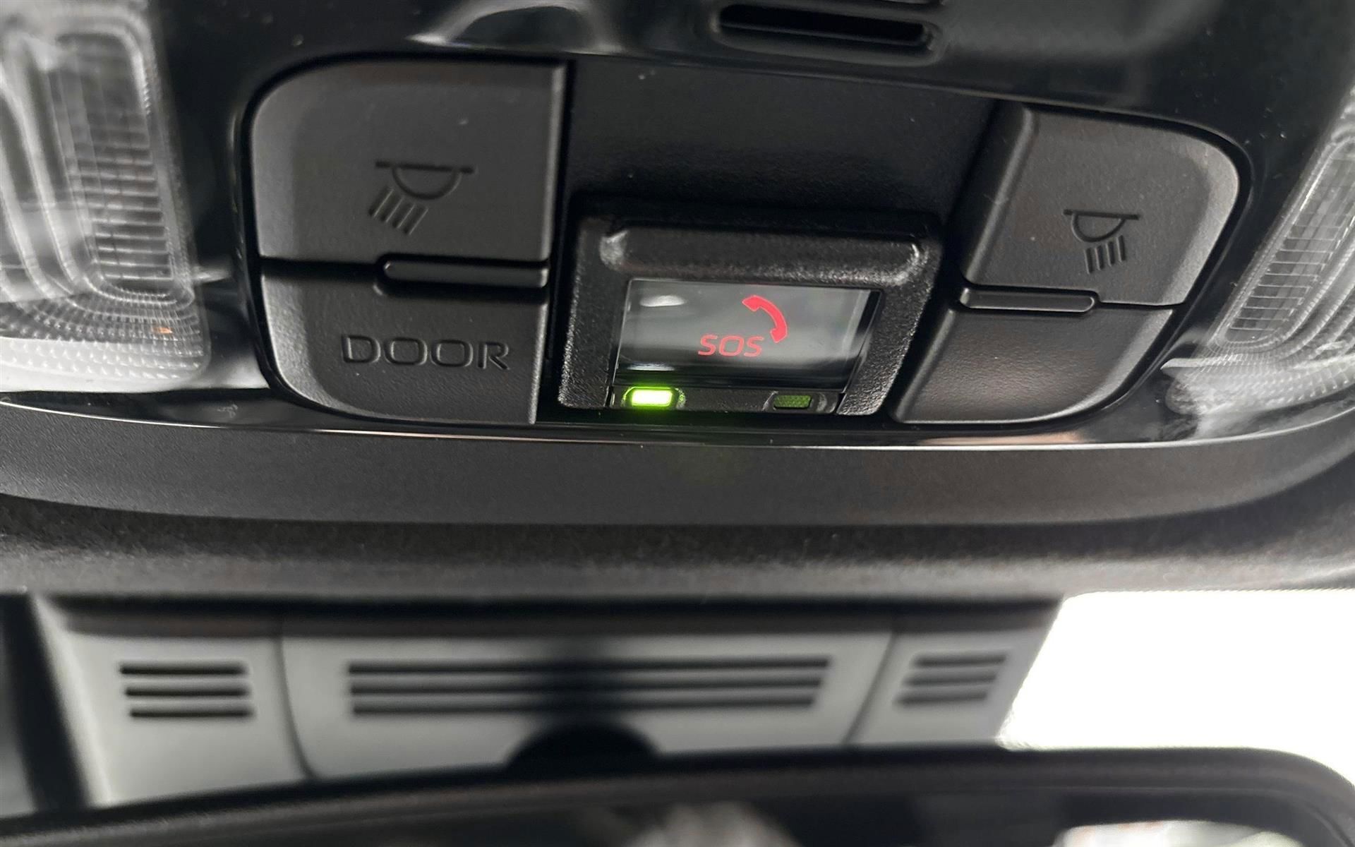 Rød Mazda 2 fra 2024