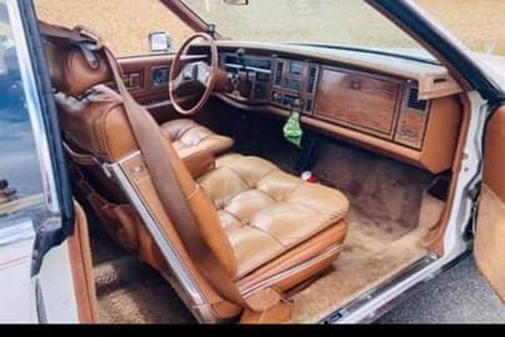 Hvid Cadillac Eldorado fra 1980