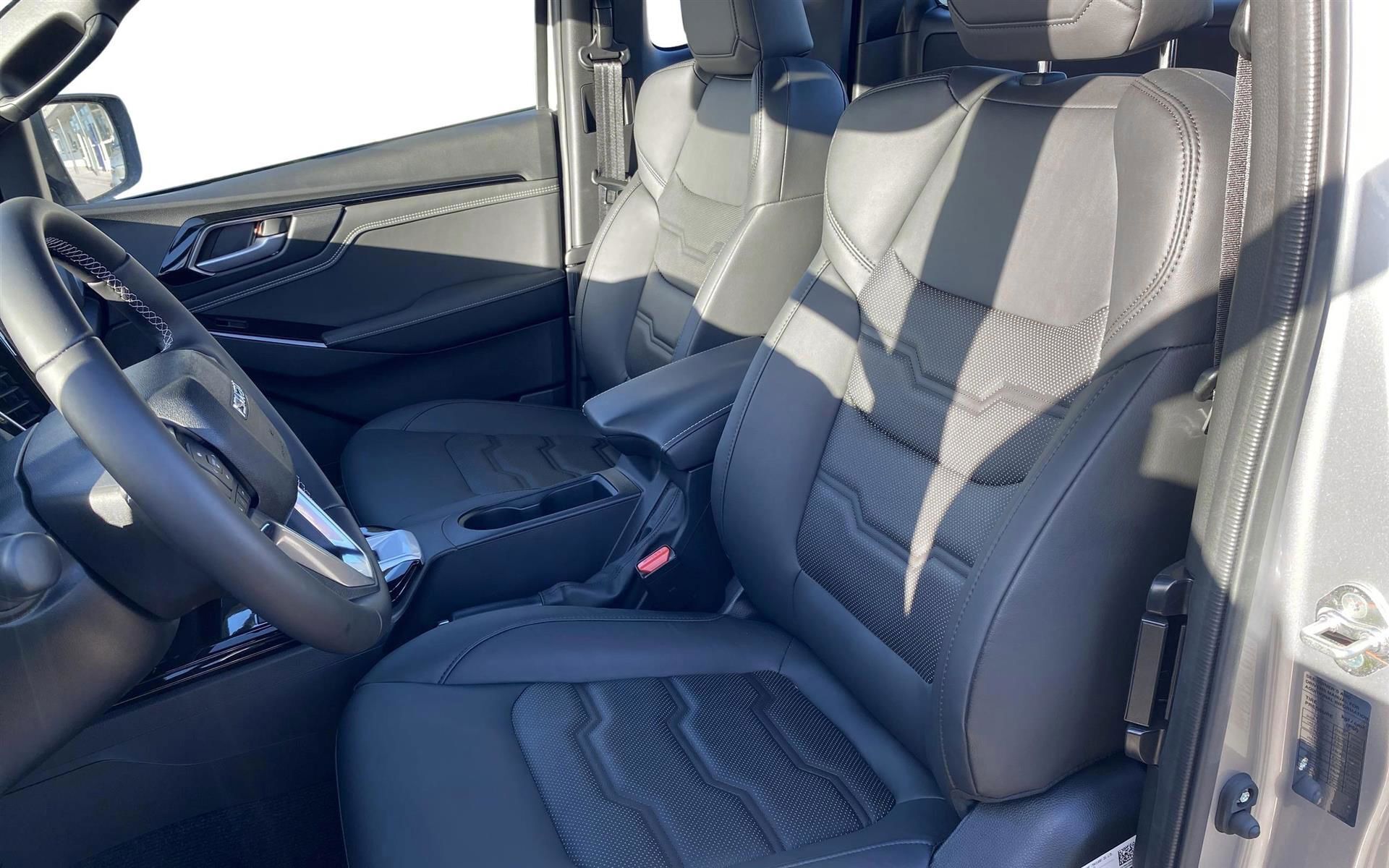 Sølv Isuzu D-Max fra 2025