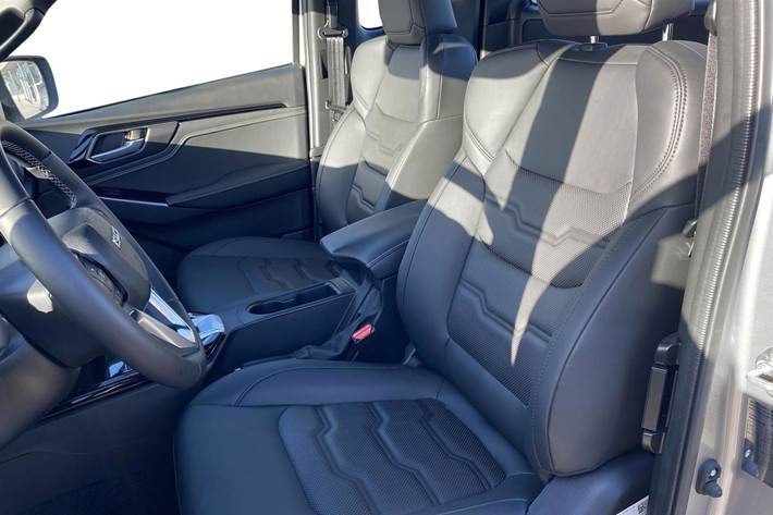 Sølv Isuzu D-Max fra 2025