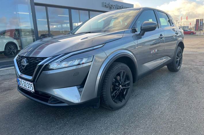 Grå Nissan Qashqai fra 2023 set udefra
