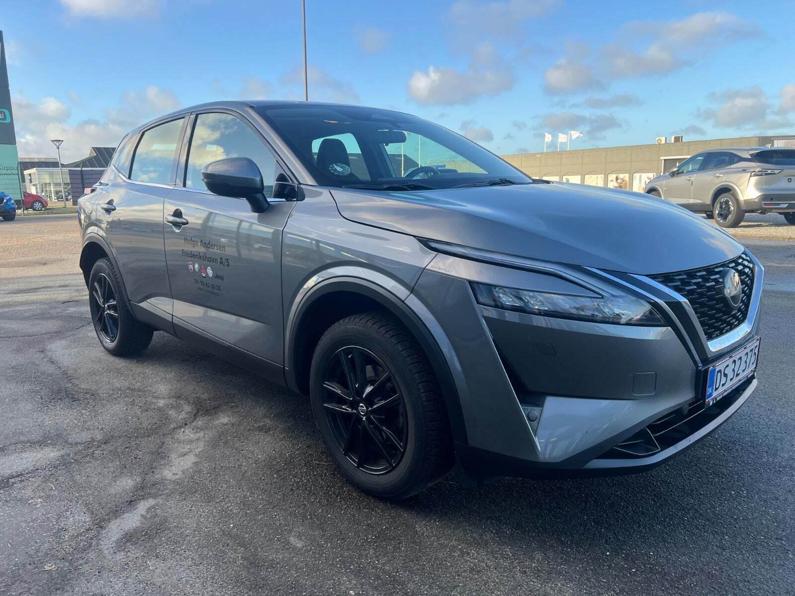 Grå Nissan Qashqai fra 2023