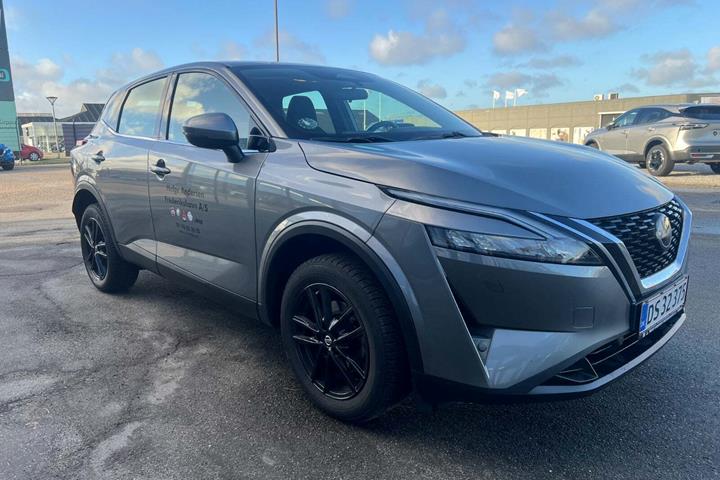 Grå Nissan Qashqai fra 2023