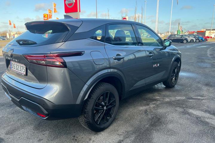 Grå Nissan Qashqai fra 2023